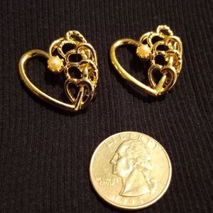 Pair of heart brooches with faux pearl
